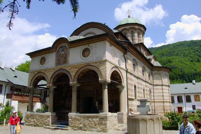 2 Days Private Tour - The Romanian Caves from Bucharest - Brancusi in Târgu Jiu: Table of Silence to Infinity Column
