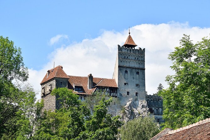 3-Day Tour of Transylvania’s Landmarks from Bucharest - Bucharest to Peleș and Bran: a smooth start with real castle atmosphere