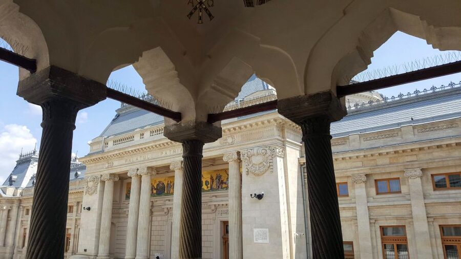3-Hour Guided Tour of Communist Bucharest - Architecture as Propaganda: Spotting the Communist Style