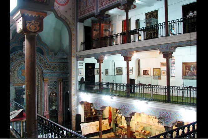 4h Jewish Legacy in Bucharest - Private Tour by Car and Walking - Stop 3: Bucharest’s Holocaust Memorial and the word zachor