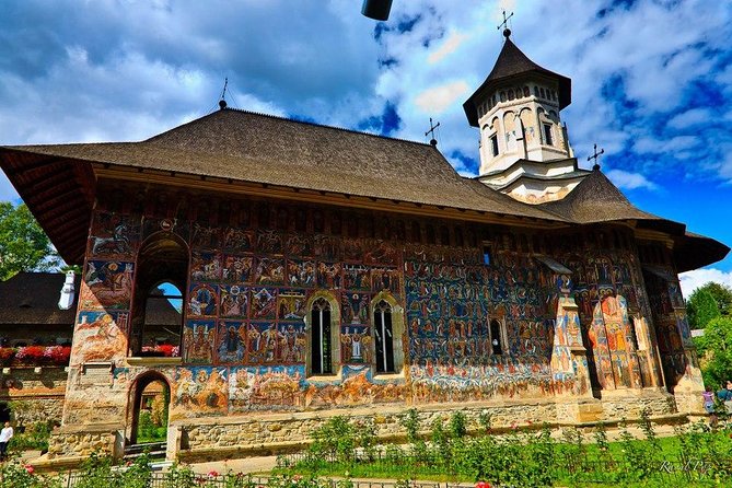 6 Days Transylvania and Bukovina Small Group Tour from Bucharest - Why a driver-guide like George changes the whole trip