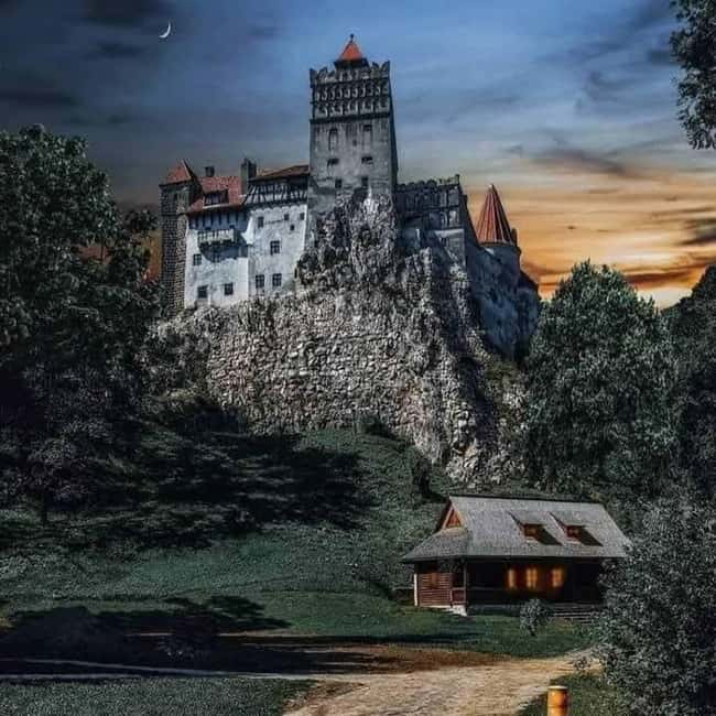 Brașov: Peles, Bran, Rasnov, & Valea Cetatii Day Trip - Bran Castle: Dracula’s stage, but the guide brings the human story