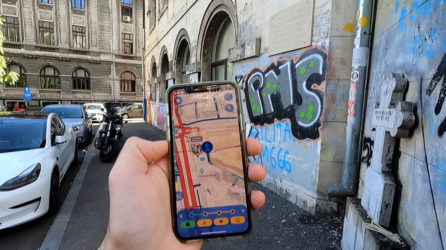 Bucharest 1989 Revolution Walking Tour with Smartphone App - How the Leplace World app changes the way you walk Bucharest