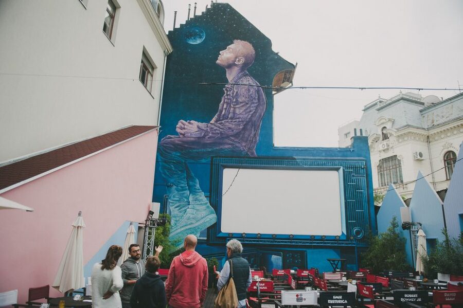 Bucharest Alternative Walking Tour - Meeting at Piata Romana: start where the city actually meets