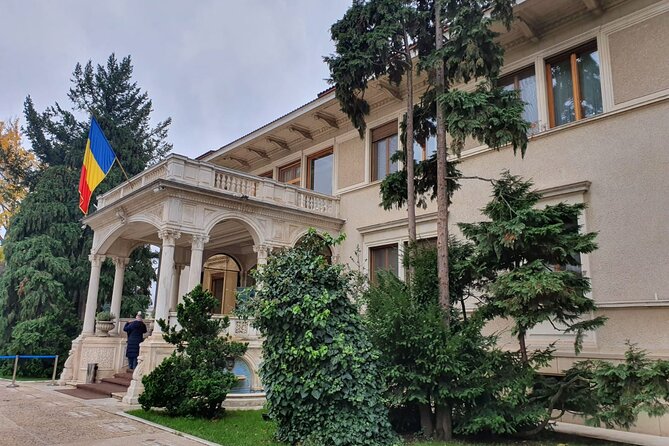 Bucharest City Tour 4h - Old Town and Hanul Lui Manuc: the city’s older, more walkable soul