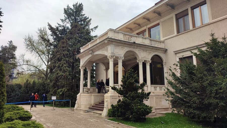 Bucharest city tour by car - Getting Your Bearings in Bucharest by Car