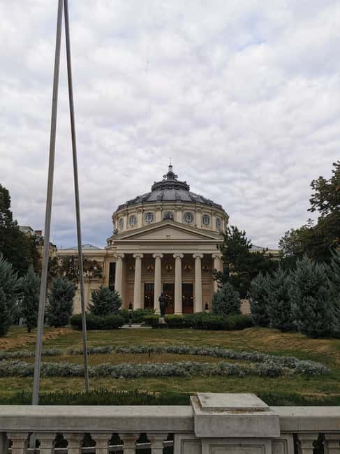 Bucharest city tour: Hop-on Hop-off sightseeing minibus - When the tour skips the museum (the 18:00 option)