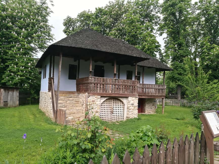 Bucharest city tour: Village Museum visit & Panormaic tour - Getting Your Bearings with a Quick Bucharest Panoramic Drive