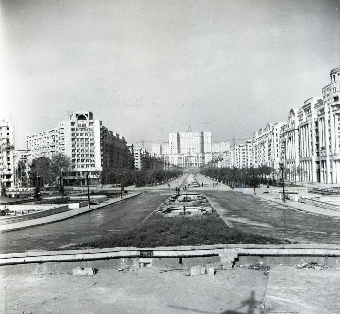 Bucharest Communism: From Lenin to Ceausescu - Old Town and University Square: the pre-communist city in the same frame