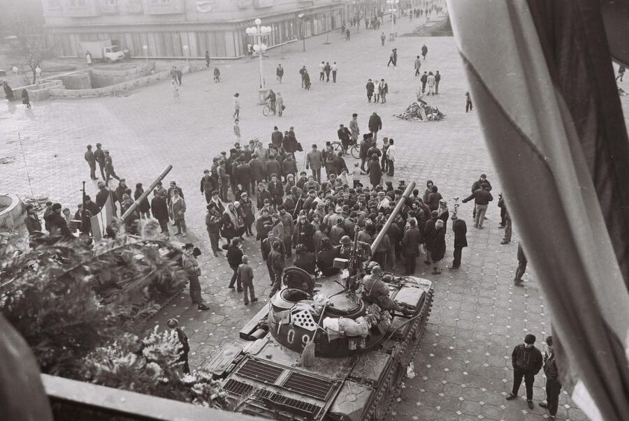 Bucharest Communism: From Lenin to Ceausescu - Royal Palace and the Romanian Athenaeum: monarchy and culture under pressure