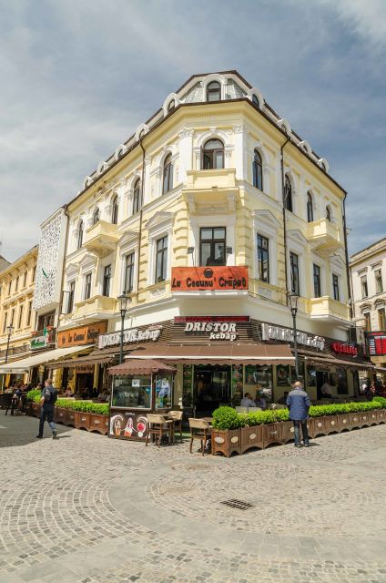 Bucharest: Communist Tour including Ceausescu Residence - A working-class neighborhood: what the state planned for real life