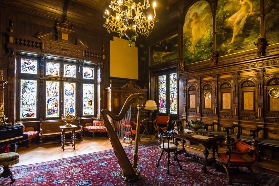 Bucharest: Day Trip to Dracula Castle, Peles Castle & Brașov - Bran Castle, Dracula’s Castle: touristy, yes, but still worth the climb