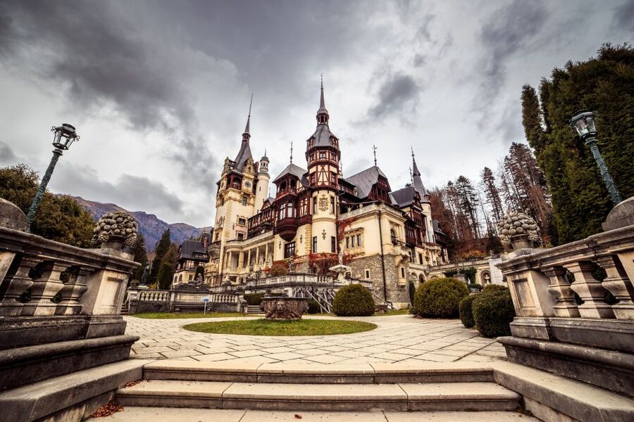 Bucharest: Dracula Castle, Peles Castle & Brasov Guided Tour - Guides, Small Moments, and How You’ll Actually Hear the Stories