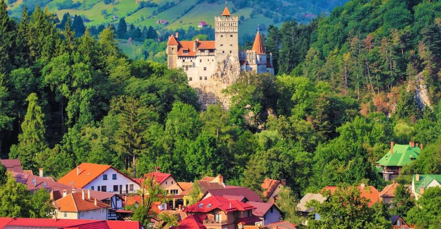 Bucharest: Dracula Castle, Peles Castle & Brasov Old Town - A practical way to see Transylvania from Bucharest