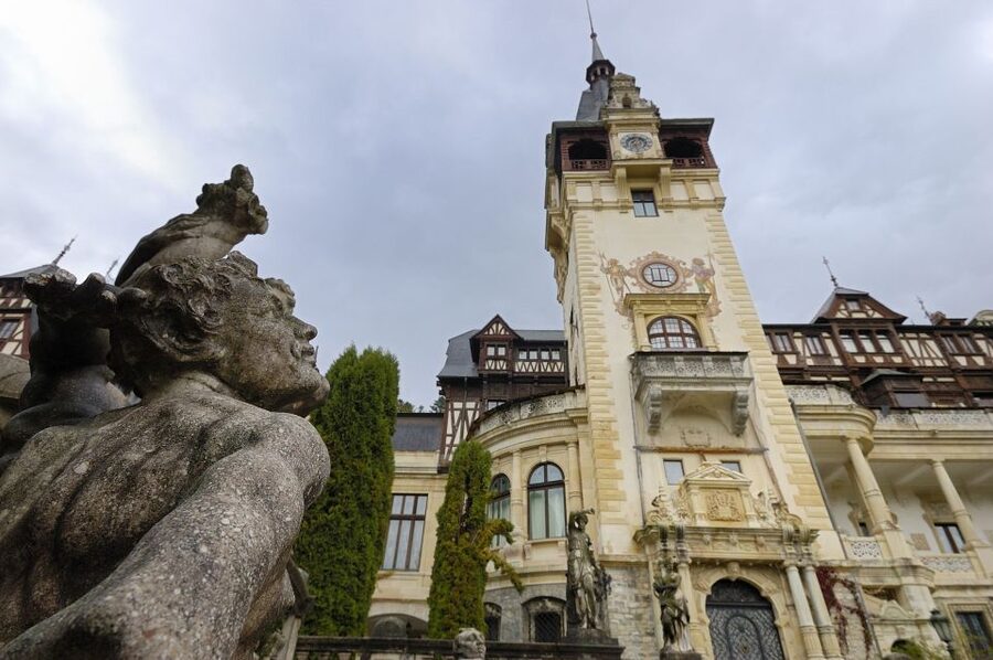 Bucharest: Dracula Castle, Peles Castle & Brasov Old Town - Peleș Castle in Sinaia: the palace that earns its fame