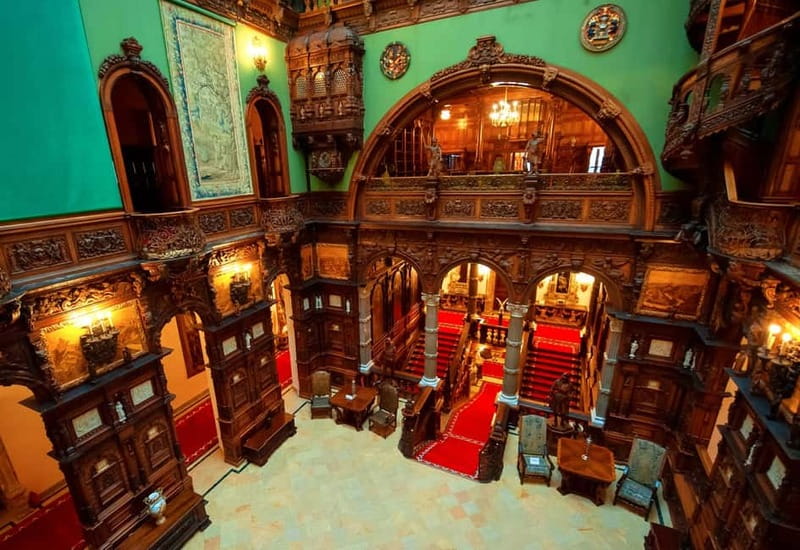 Bucharest: Dracula’s Castle, Peles & Brasov - Private Tour - Brașov Old Town: medieval walls, distinctive towers, and smart shopping time