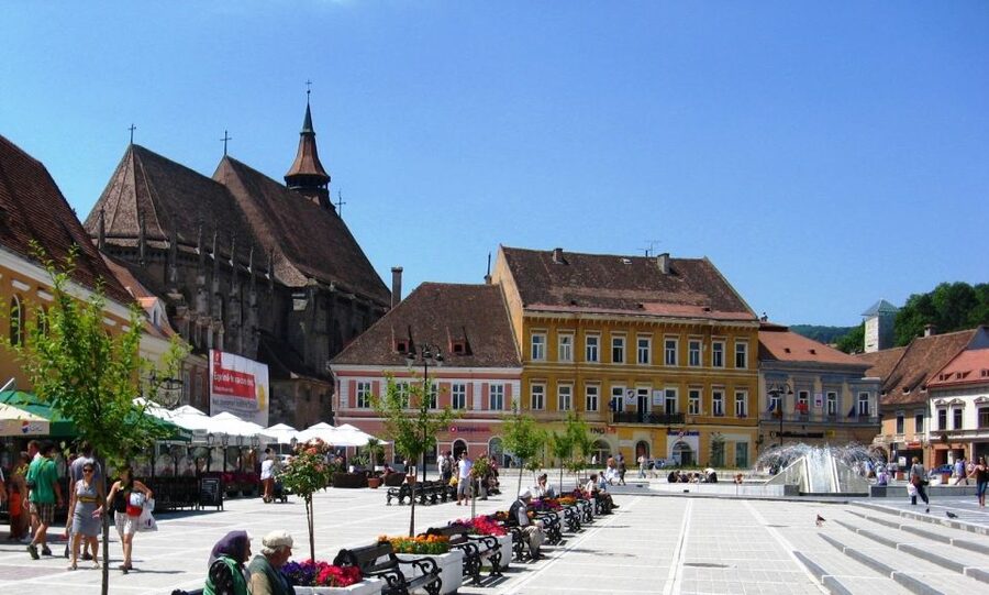 Bucharest: Dracula's Castle, Peles Castle, & Brasov Old Town - Bran Castle, Dracula’s Castle: history at the border, plus time to wander