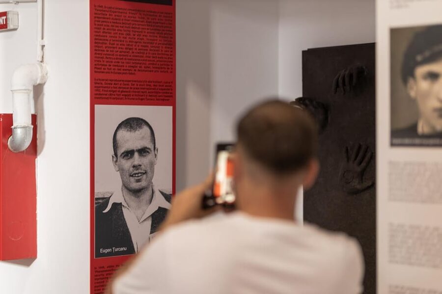 Bucharest: Entry ticket at the Museum of Communism - Sensory details and “feel/taste” touches: why they matter