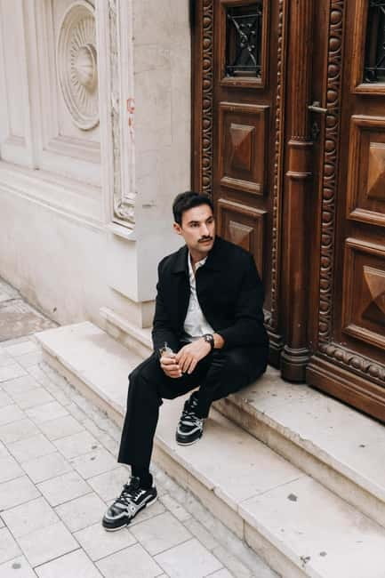 Bucharest: Essential Photo Session in the Charming Streets - What you actually receive: gallery first, then edited favorites