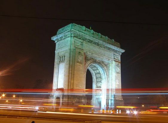 Bucharest Evening Tour and Traditional Dinner - Pickup at 7:00 PM: The easiest start to a Bucharest night