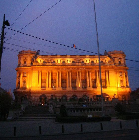 Bucharest Evening Tour and Traditional Dinner - 1.5 hours with the English guide: how the stories make the monuments click