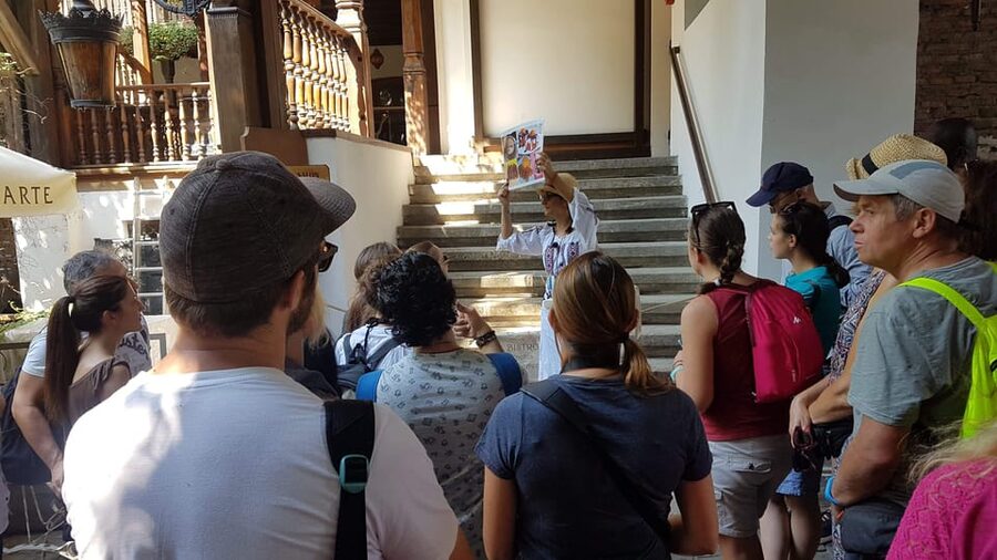 Bucharest: Guided Walking Tour with Romanian Snack - St. Anthony’s Church: the oldest thread you can actually see