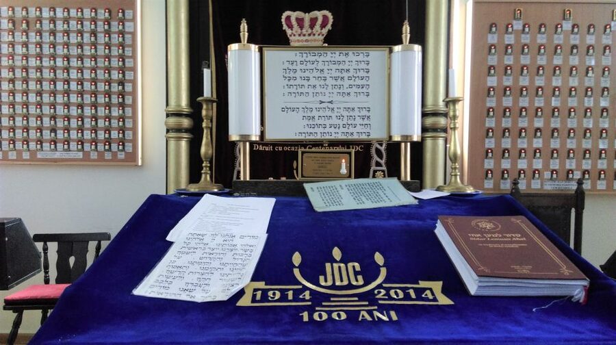 Bucharest Jewish Heritage Private Walking Tour - Avraham Kosher: small pass-by that can spark big questions