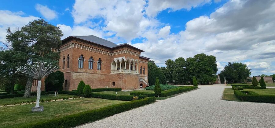 Bucharest Parliament,Village Museum,Dracula's Tomb,Mogosoaia - Booking it for the right kind of day