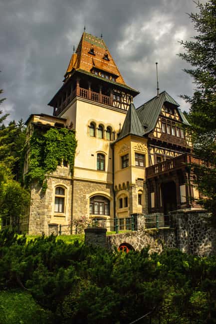 Bucharest: Peles Castle, Bran Castle & Brașov Day Tour - Price and value: what $31 covers, and what you must budget for
