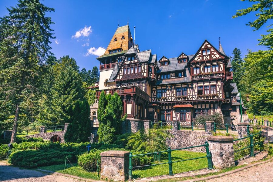 Bucharest: Peles Castle, Bran Castle, & Brasov Full-Day Tour - Picking up in Bucharest and settling into the bus ride