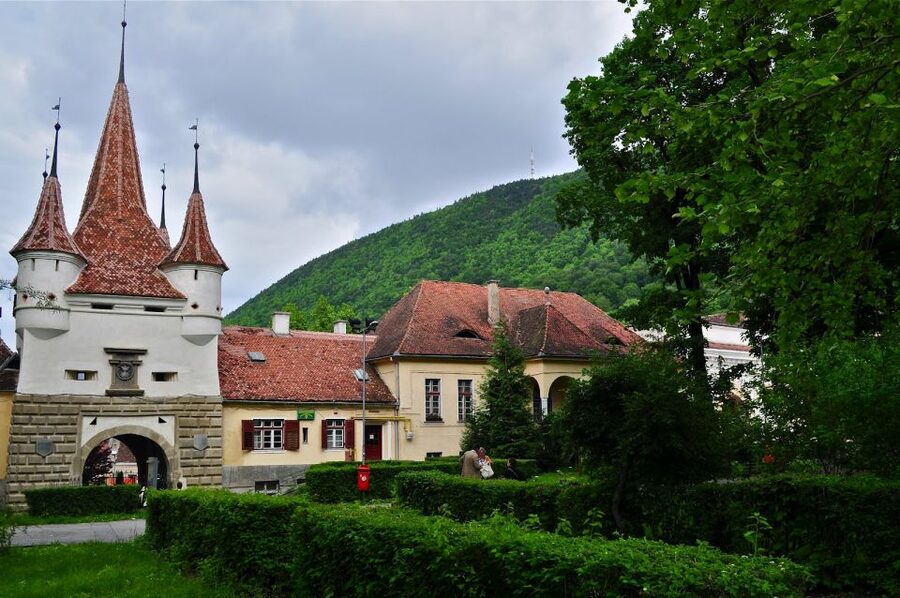 Bucharest: Peles Castle, Dracula's Castle and Brasov Tour - A Long Day That Puts Three Big Names on Your Romania Map