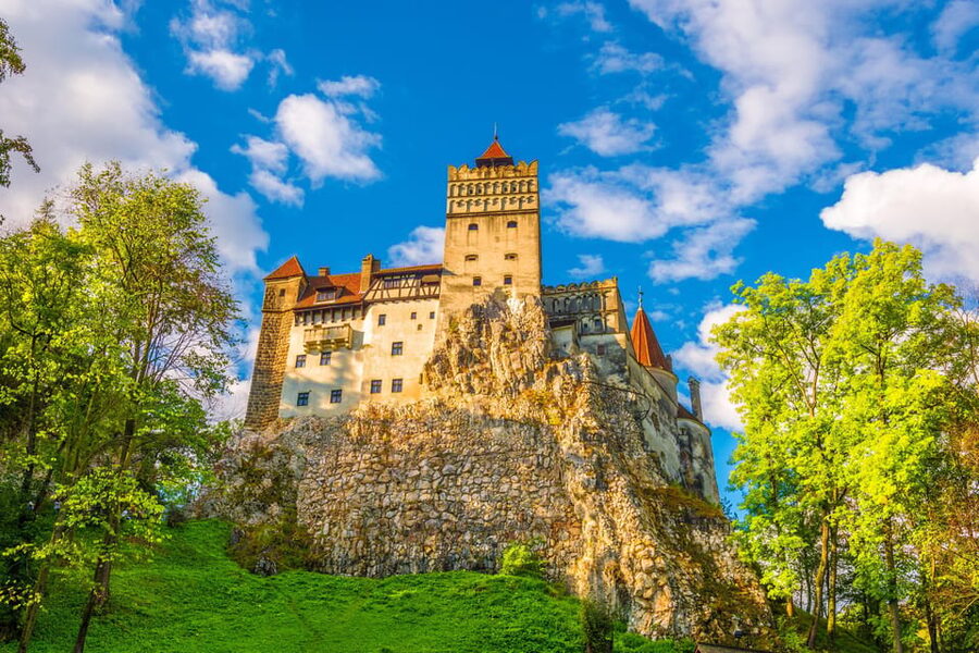Bucharest: Peles & Dracula's Castle and Brasov Full-Day Trip - Peleș Castle in Sinaia: Opulence You Can Actually Hear and See