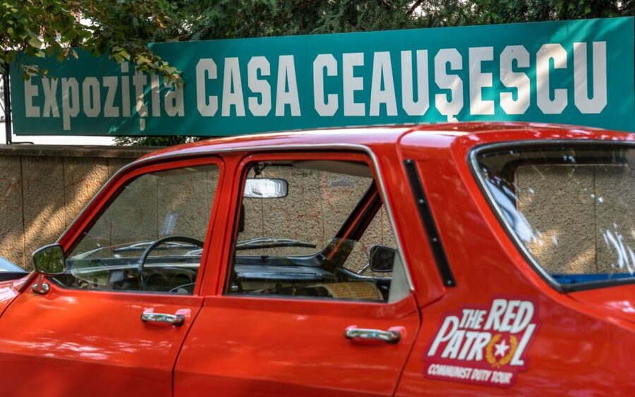 Bucharest: Private Last Days of Ceausescu Tour in a Dacia - House of Ceaușescu and the bubble of privilege
