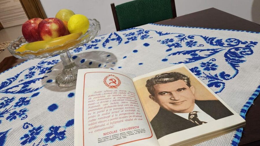 Bucharest: Relics of Communism 3-Hour Walking Tour - Piața Unirii: everyday Bucharest energy under a historical lens
