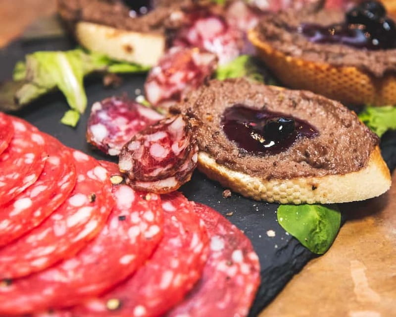 Bucharest: Romanian Wine Tasting Experience at Corks - Your 90-minute Romanian wine flight: what you’ll actually taste
