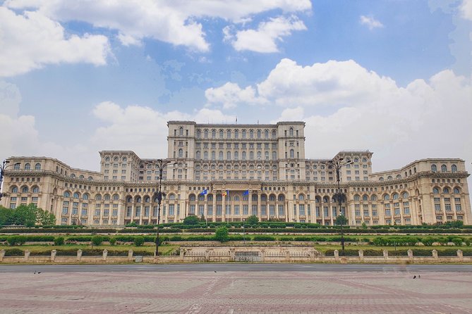 Bucharest's Most Popular - Panoramic Express PrivateTour - Triumph Arch and Revolution Square: seeing monuments and hearing what they mean