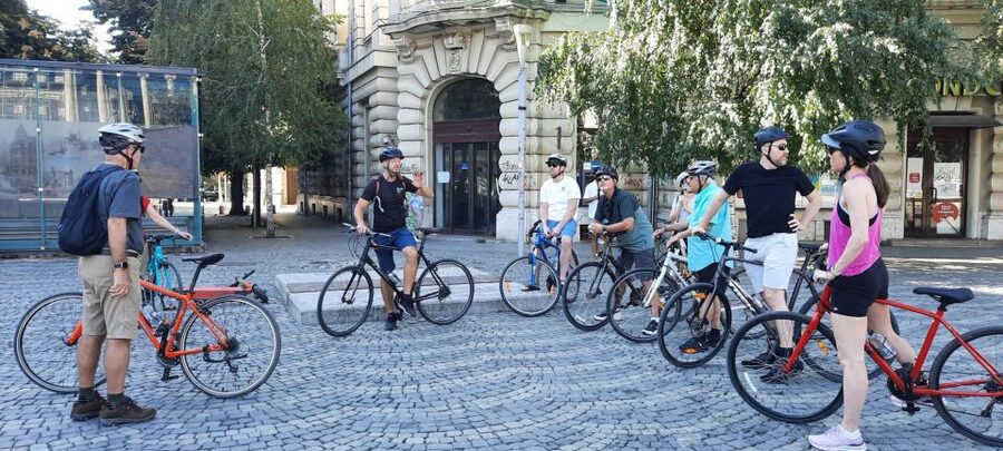 Bucharest Sightseeing Tour - Arch of Triumph and the return loop: finishing strong