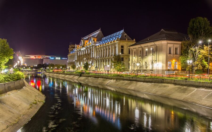 Bucharest: The Italian emigration in Romania - Practical tips: shoes, rules, and the Italian-language reality
