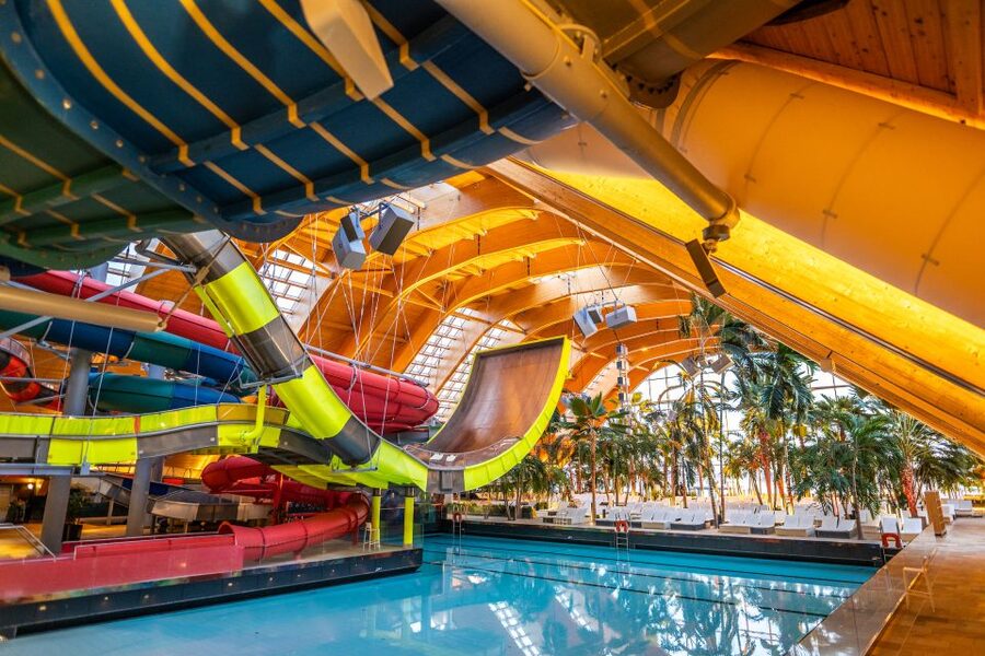 Bucharest: Therme Bucharest Entry Ticket and Transfer - Galaxy and The Palm: choosing the right vibe