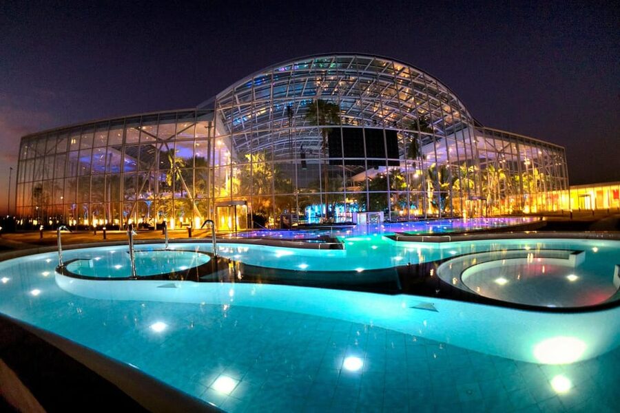 Bucharest: Therme Bucharest Spa Day with Luxury Transfer - The limousine transfer: why it changes the whole day