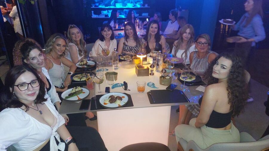 Bucharest: VIP Dining, Limo Ride & Clubbing - The One-Hour Limousine Tour With Bluetooth Music and Sparkling Wine