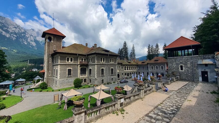 Bucharest : Wednesday, Dracula & Peles 3 Castles Tour 1 Day - Timing: Why You Should Expect Breaks and a Packed Day