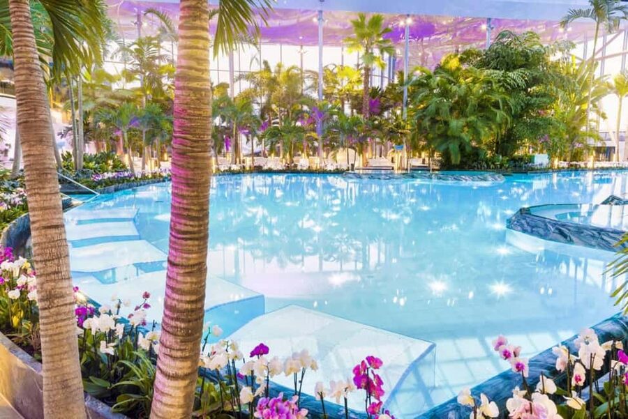 Bucuresti: Bucuresti Therme Transfer and Full-Day Access - Getting there in comfort: private transfer and small-group timing