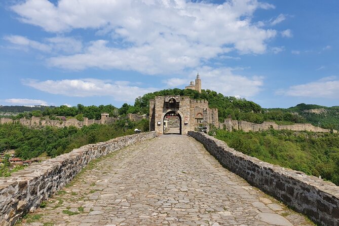 Bulgaria Day Trip: Basarabovo Monastery, Tsarevets & Arbanasi - Tsarevets in Veliko Tarnovo: UNESCO sights plus time to breathe