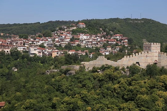 Bulgaria Day Trip: Basarabovo Monastery, Tsarevets & Arbanasi - Guide Nicolas: flexibility and context that helps the day click