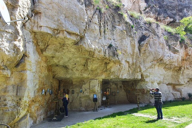 Bulgaria Day Trip - Private Tour from Bucharest - Veliko Tarnavo & Arbanasi - Konstantsalieva House in Arbanasi: stone architecture built like little citadels