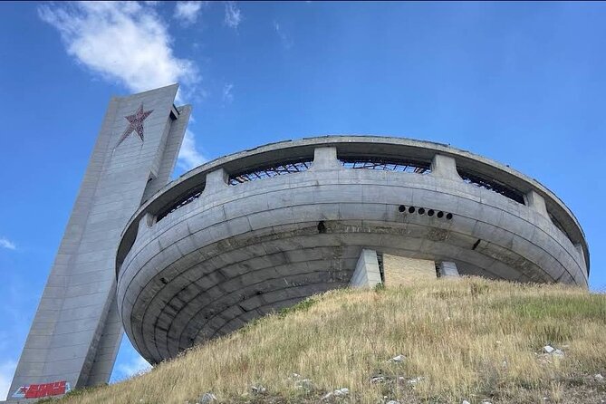 Buzludzha Monument and Tsarevets Fortress in Bulgaria Private - Lunch in the middle of the day: plan your energy