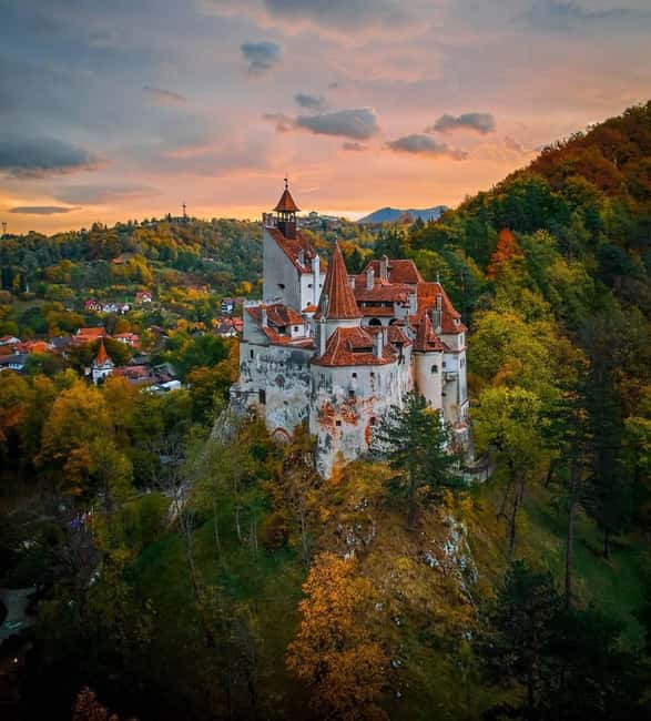 Cave Valley, Râșnov Fortress, Bran Castle & Bear Sanctuary - From Brașov to Râșnov: the drive that sets the tone