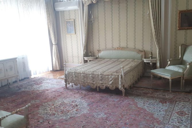 Ceausescu Villa - fast track tickets and guide - Meeting at Palatul Primăverii: simple logistics, central enough