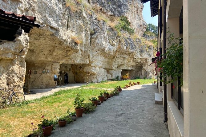 Day Trip to Bulgaria and Veliko Tarnovo from Bucharest - Arbanasi Village: Church Frescoes and the Chance Your Last Stop Shifts